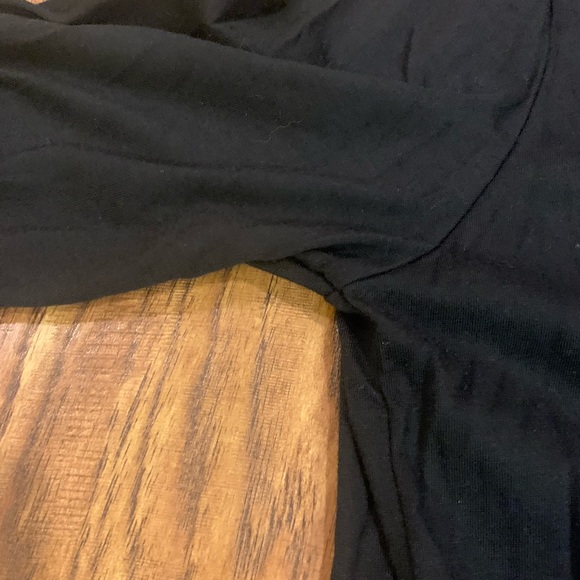 Fabletics Curved Hem Cut Out Side Detail Black Long Sleeve Top - Picture 4 of 6